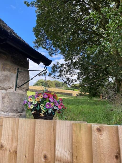 Luxury Detached Peak District Stone Barn - Dog Friendly Villa Hazelwood Exterior photo